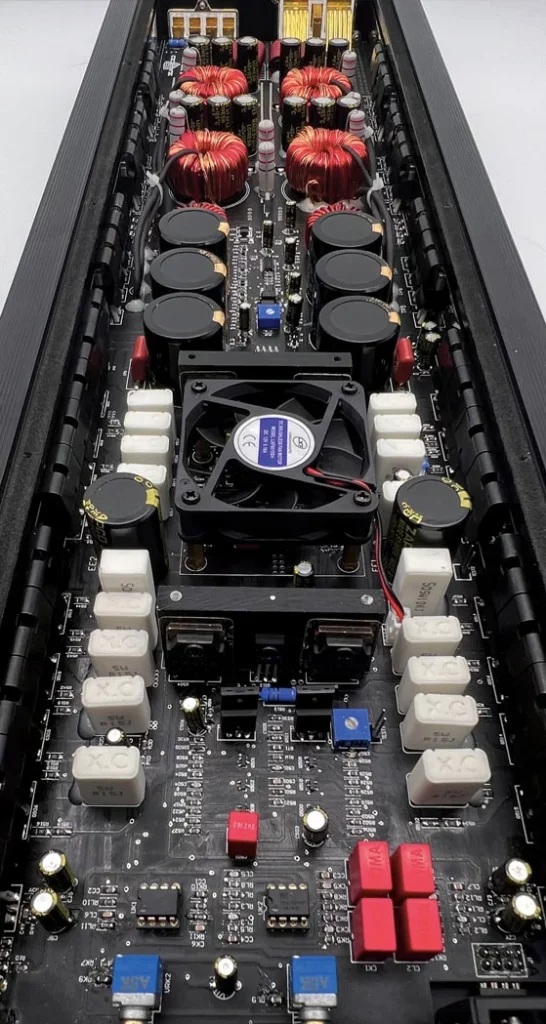 The insides of one of the world’s most expensive car amplifiers aroud.